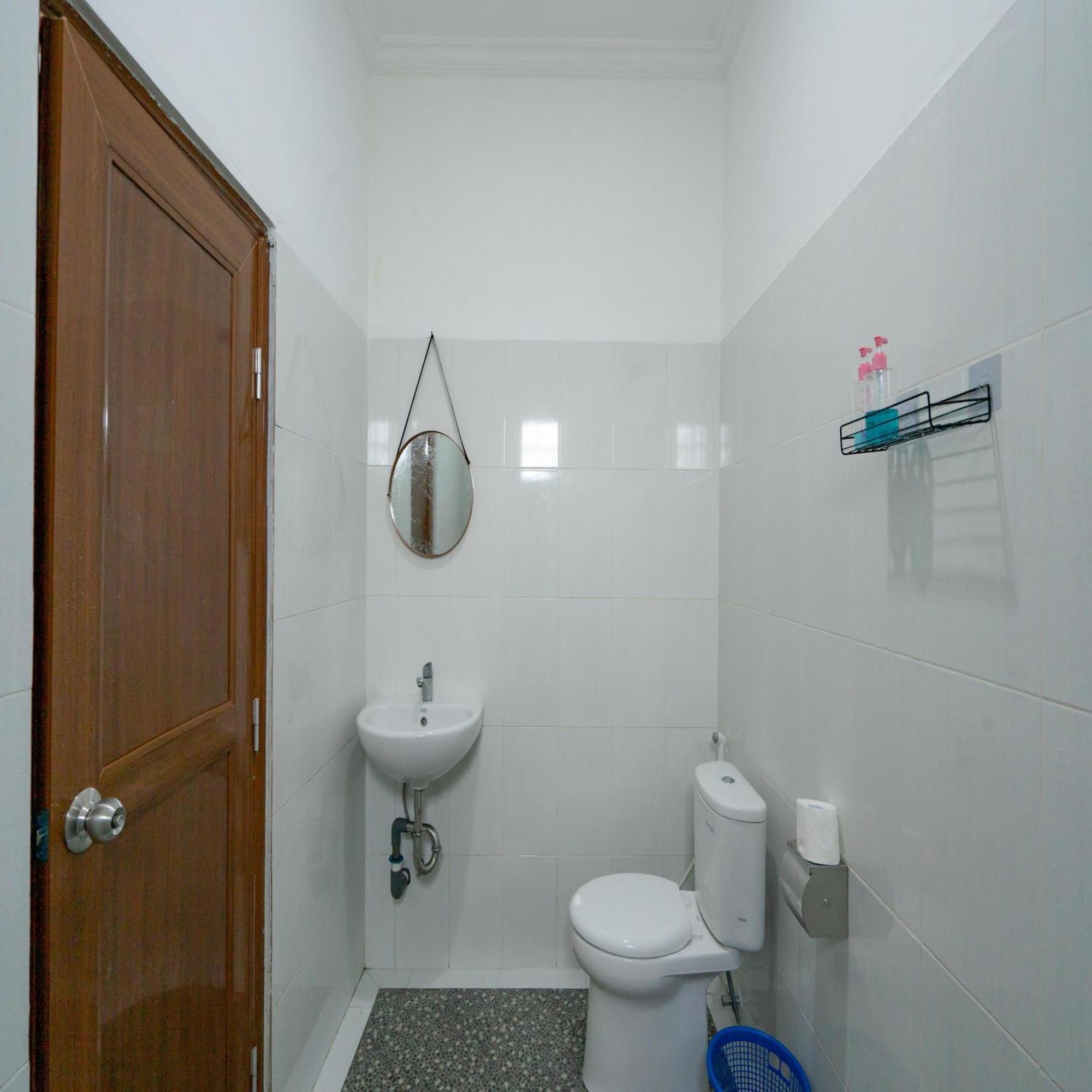 Batur Kencana Villa Mitra Reddoorz Baturaja  Extérieur photo